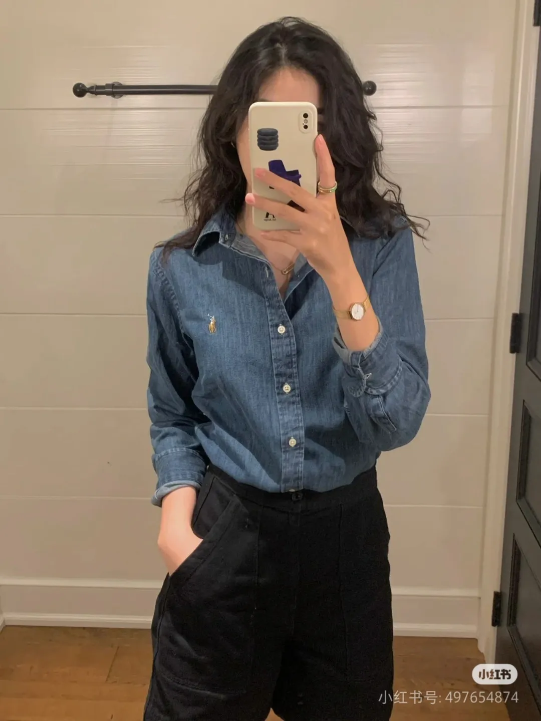 P270 💰 "Top Quality" Style Number: CY106# [Ralph Lauren American Retro Goddess Versatile Shirt Long Sleeve] ✅Ralph Lauren star's popular all-match denim shirt long sleeve for all seasons ✅Top ceiling quality ZP original development, real objects can be compared at will ✅Original fabric washed and hand polished, soft and comfortable, vertical and stylish ✅Casual style tailoring, back splicing, short front and long curved hem ✅Customized dyed original pearlescent white buttons, size divisions, lapels slightly dropped to the shoulders, ✅Length in the front to cover the crotch, and length in the back to the bottom of the hips. The upper body is simple and versatile and looks slimmer. ✅The upper body looks much better than the real thing. It can be worn alone and worn in all seasons. Highly recommended for goddesses. Size: S-L Color: Denim Blue